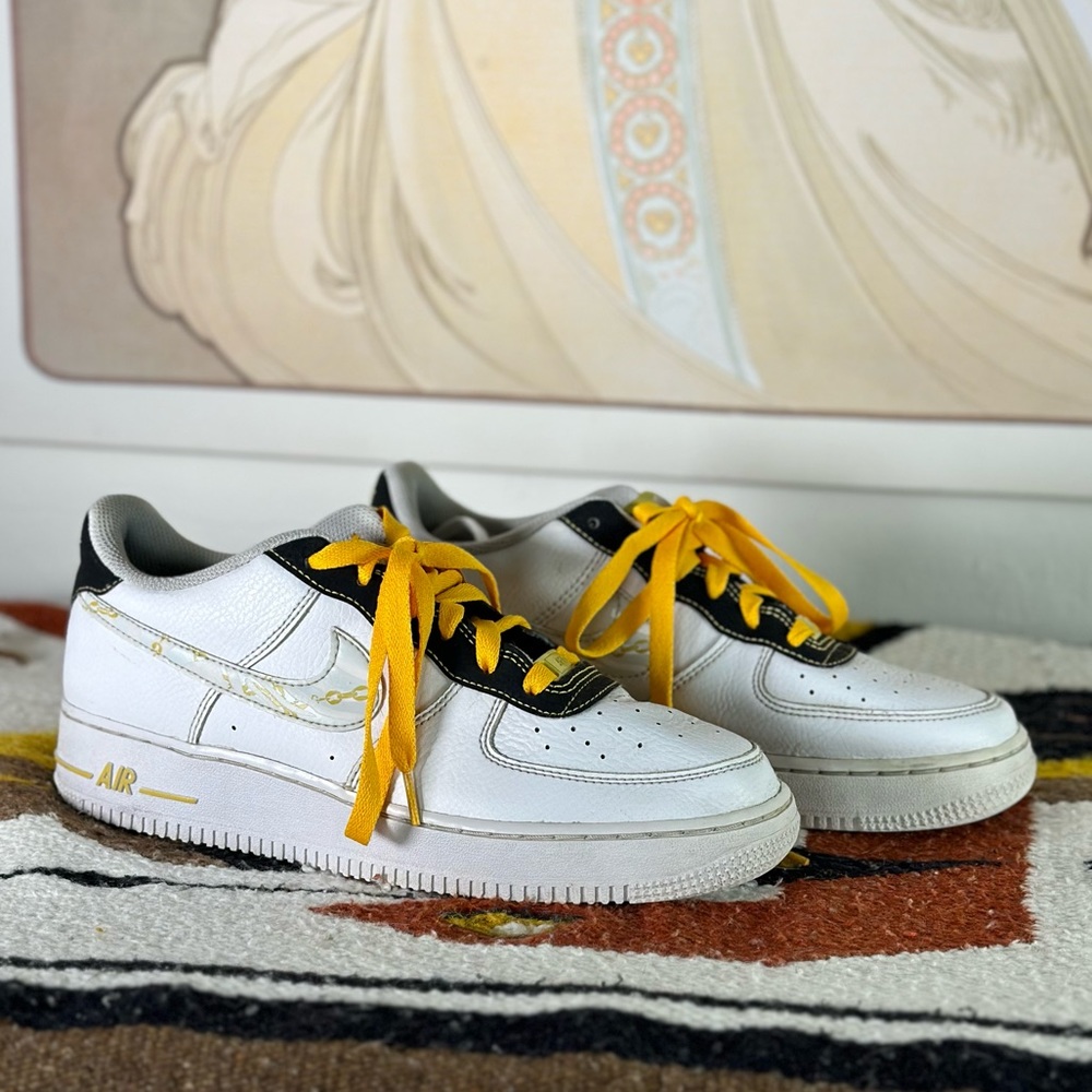 Unisex Nike Air Force 1‎ 07 LV8 'Gold Links Zebra Print Y7, Men’s 7, Women’s 8.5